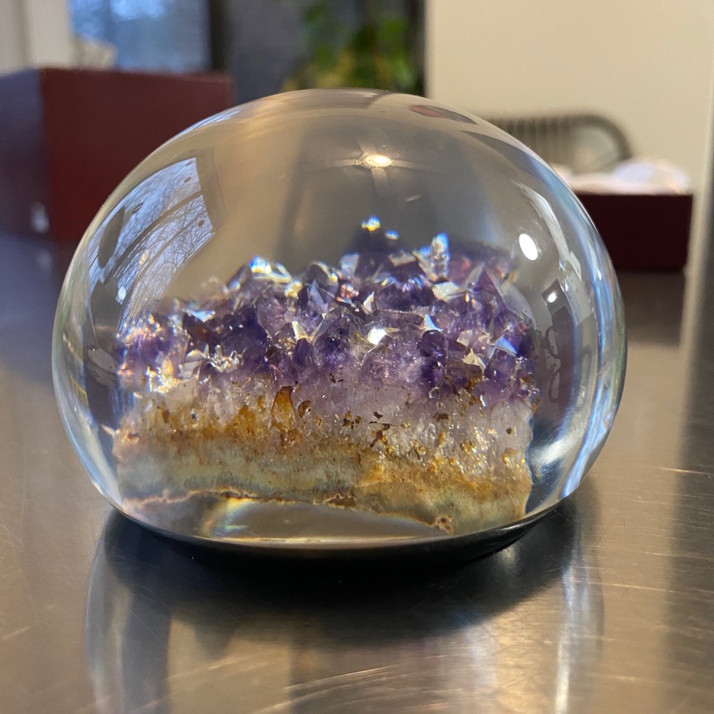 Lorenzo Glass Paper Weight containing a natural amethyst crystal cluster inside - Picture 5 of 12